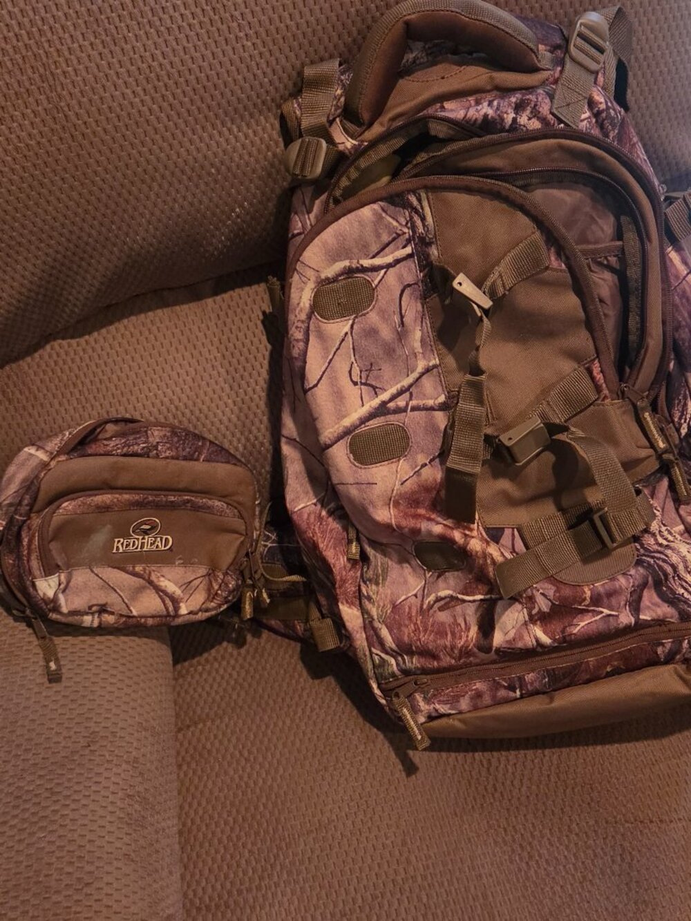 Redhead hunting backpack with belt side holder